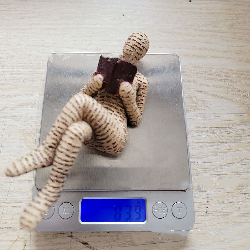 Statua in resina di donna pensatrice che legge