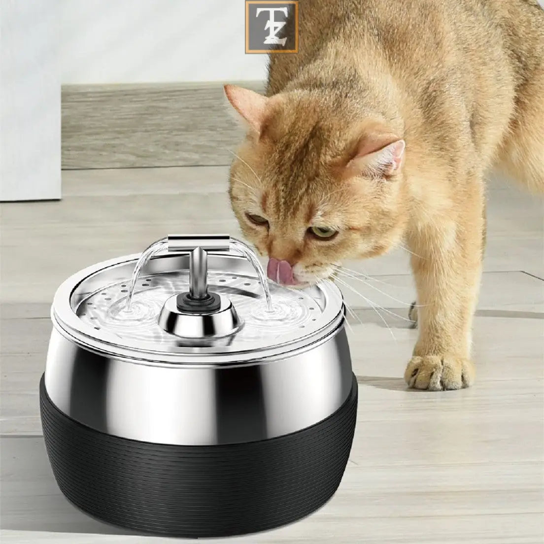 New Cat Water Dispenser Lock And Load Spray Water Dispenser Pet Products
