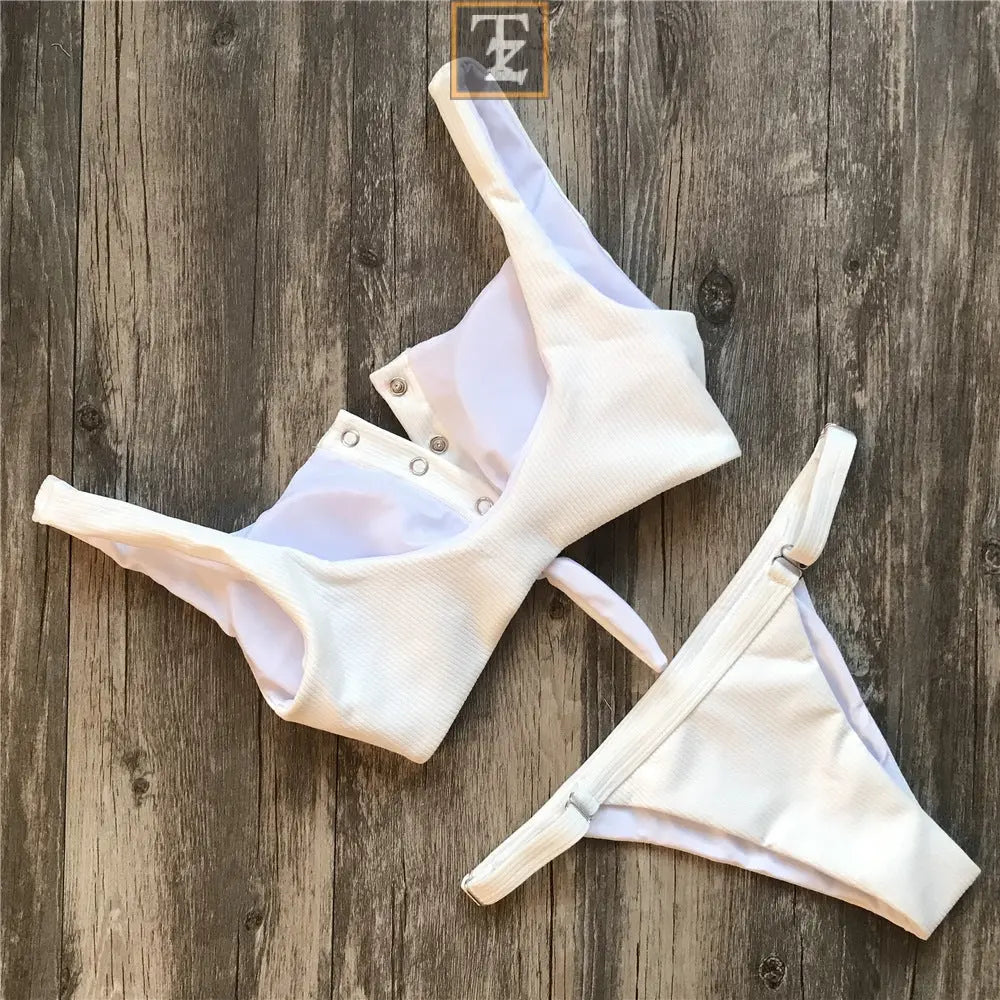 Sexy bikini split