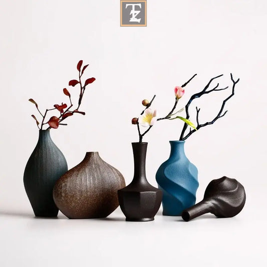 Ceramic vase simulating dry flower vase 